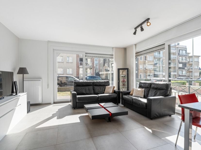Wenduine: Gelijkvloers hoekappartement te koop in Wenduine op slechts 150m van de zee en het centrum!Bent u op zoek naar een instapklaar appartement a