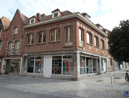                                         Bien commercial à louer à Tournai, € 670
