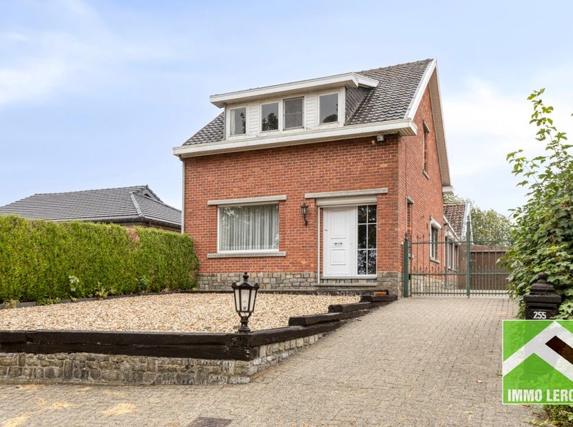 Consultez cette maison directement sur le site de Immo Leroi: https://www.immo-leroi.be/pand/kopen-woning-tongeren/7618488<br />
<br />
Dans la rue Ba