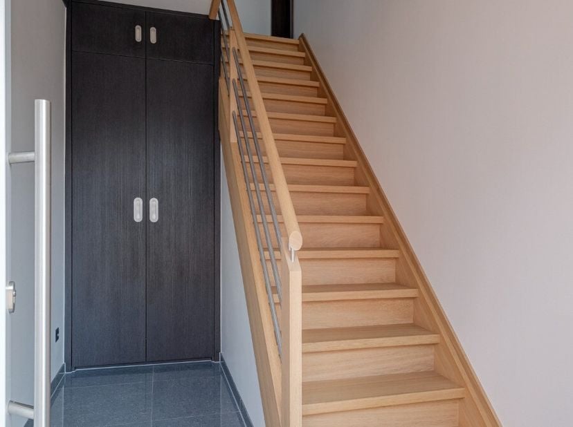 Ruime gezinswoning in het centrum van Olen, op een uitstekende ligging in een groene omgeving.Deze hoogwaardig afgewerkte woning combineert comfort (b