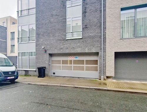                                         Box à vendre à Etterbeek, € 40.000
