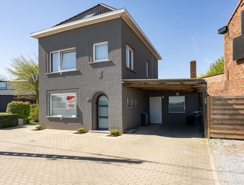                                         Maison à vendre à Sint-Eloois-Vijve, € 395.000
