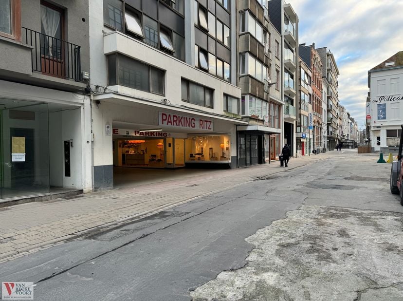 Garage te koop in Wittenonnenstraat 49-51,
                    8400 Oostende