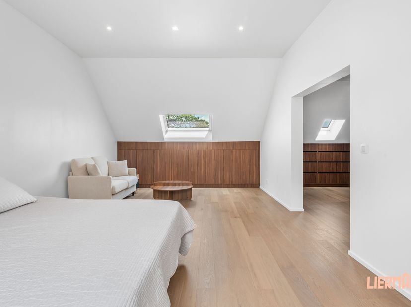 -- Bezoekmoment enkel op afspraak --<br />
Op zoek naar een instapklare &amp; ruime woning aan de rand van Aalst? Dan is deze gezinswoning met grote tuin,