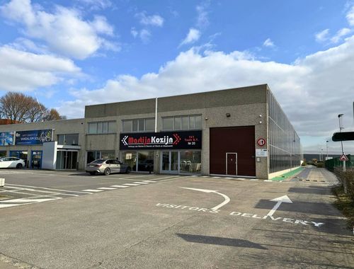                                         Magazijn met bureel te huur in Zulte, € 5.000
