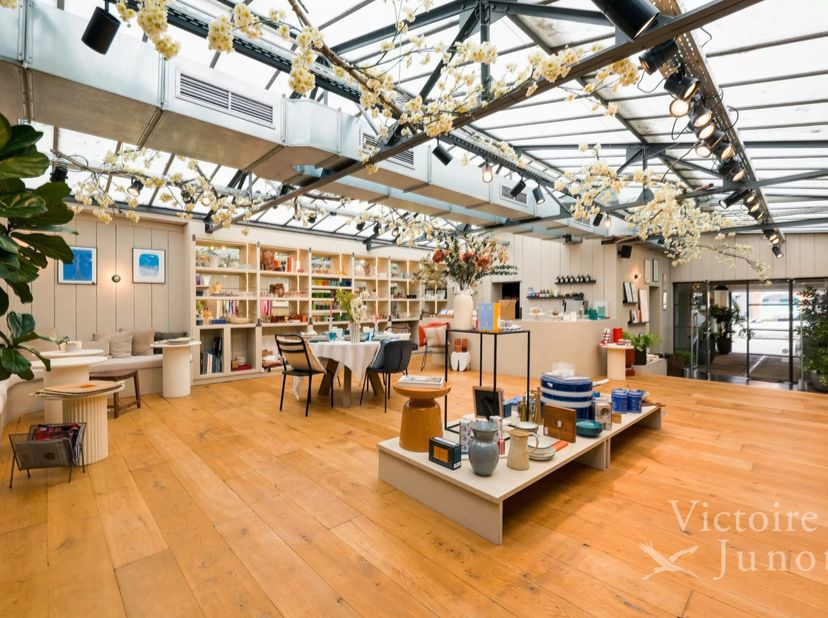 Victoire-Junot vous propose en exclusivité un magnifique immeuble mixte idéalement situé au cur du très recherché quartier du Fort Jaco, à proximité i