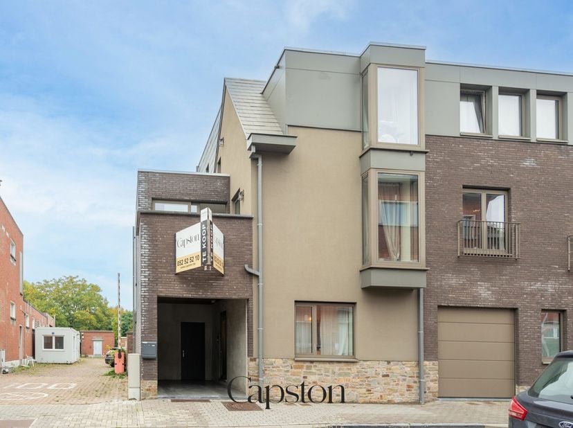 Te koop: instapklare en asbestveilige woning in het centrum van Zele, Poststraat 2C, aangeboden voor 330.000 euro via Capston Real Estate. De ligging