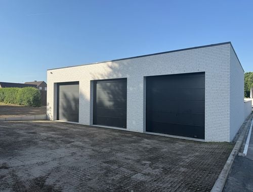                                         Garage te huur in Kortemark, € 200
