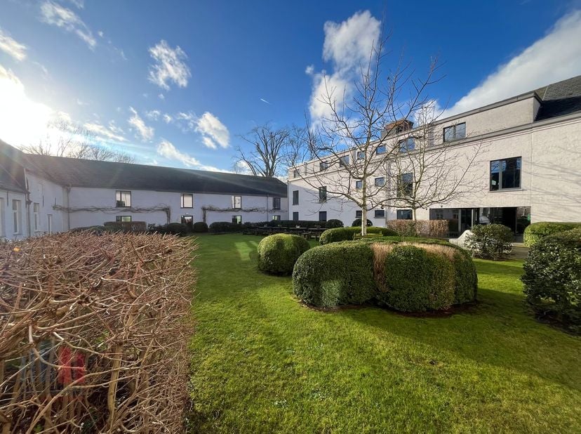 Uitzonderlijk goed bereikbare en instapklare kantoorruimte te huur van 79&amp;nbsp;m².&amp;nbsp;Deze moderne kantoorruimte is ideaal gelegen met een directe a
