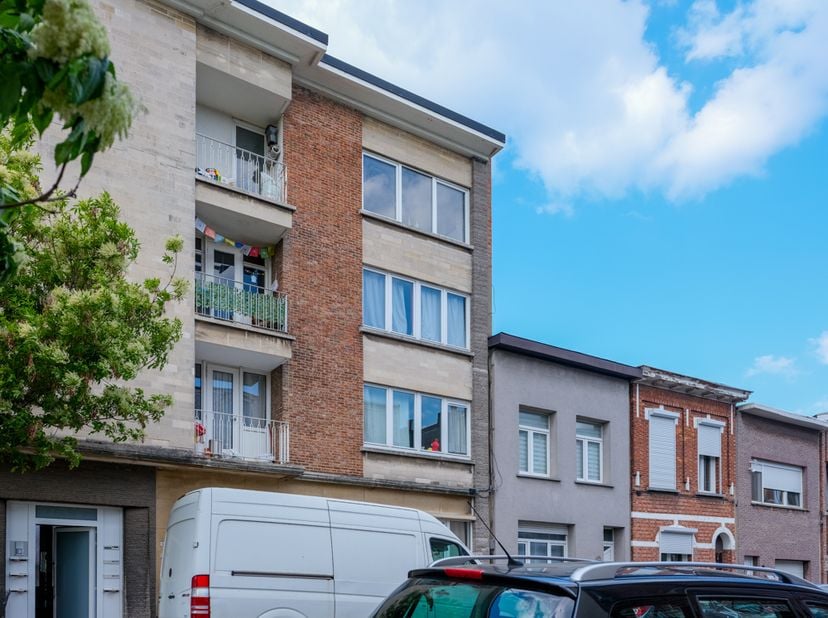 LOT 2: APPARTEMENT 3e VERDIEPING -<br />
<br />
Verhuurd.<br />
In goede staat.<br />
Gelegen op een centrale locatie met winkels, scholen, openbaar v