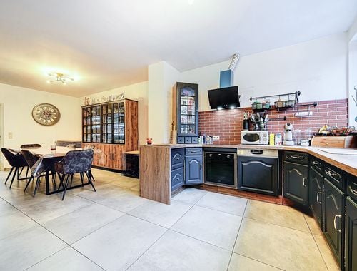                                         Maison à vendre à Fontaine-l'Evêque, € 249.000
