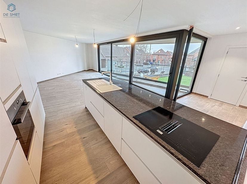 Appartement neuf élégant au 1er étage avec 2 terrasses et 2 chambres au centre de Zandbergen<br />
POSSIBILITÉ D'ACHAT 6% TVA.<br />
Au coeur de Zandb