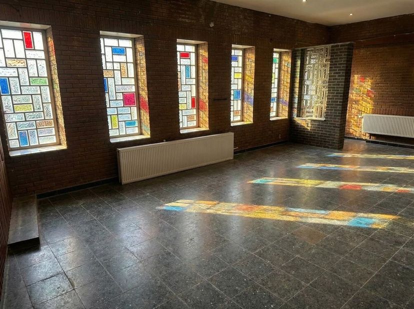 Handelsgelijkvloers (café) op commerciële ligging  2020<br />
Dit handelsgelijkvloers is gelegen in de Zandvlietstraat in Antwerpen, een stedelijke lo