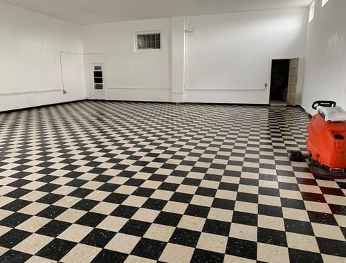                                         Bedrijfsgebouw te huur in Jumet, € 1.000
