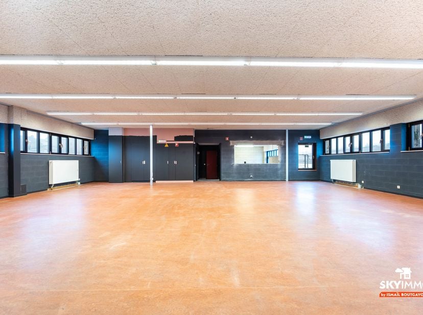 L’agence SKYIMMO vous propose à la location cette superbe surface commerciale dédiée aux activités sportives et de bien-être, répartie sur deux étages