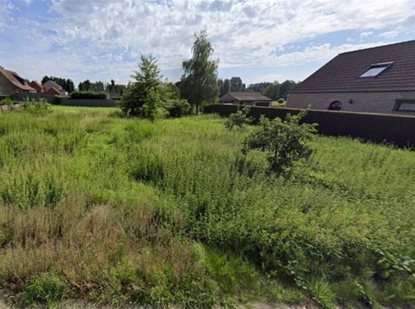 Prachtig gelegen bouwgrond in een rustige en stille omgeving, met toch een zeer gunstige bereikbaarheid richting Hasselt, Leuven en Brussel. Aanwezigh