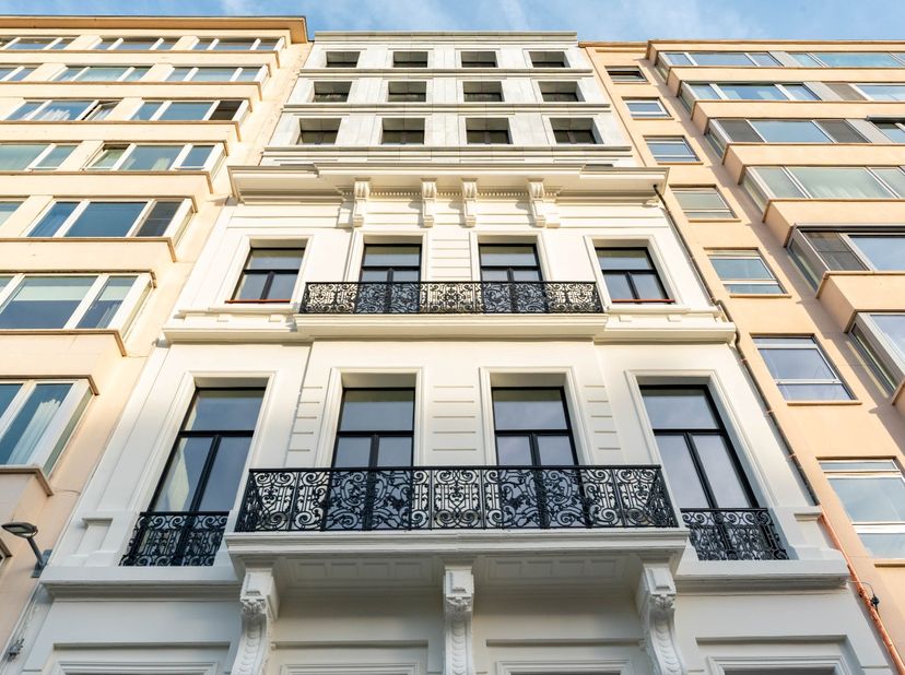 Met gepaste trots stellen we u residentie De Academie voor, een uitzonderlijk nieuwbouwproject op de site van de legendarisch kappersschool “Academie
