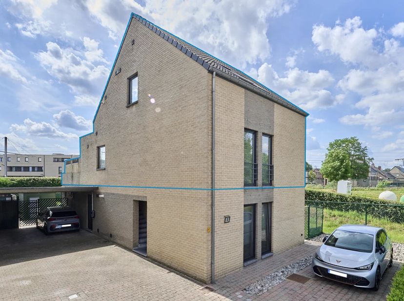 Dit instapklare appartement beschikt over 3 slaapkamers en heeft een totale oppervlakte van 131 vierkante meter.<br />
Dankzij de goede ligging bevind