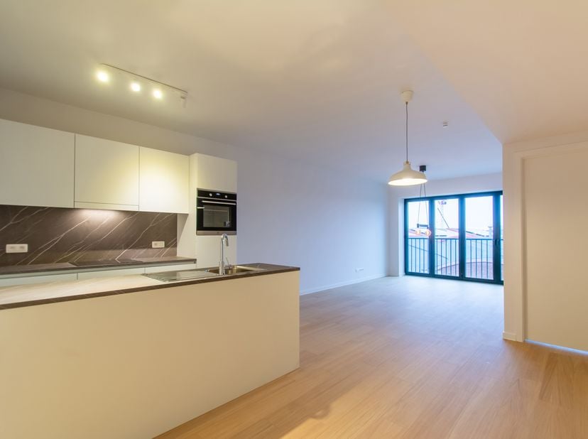 Dit nieuwbouwappartement van het project De Groene Poort geniet van een uitstekende ligging aan het Lobroekplein en het Kalverweipark, in de nieuwe dy