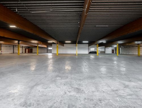                                         Bedrijfsgebouw te huur in Meulebeke, € 4.400
