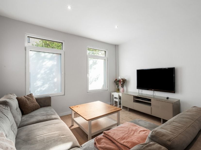 [[ DIT PAND NEEMT DEEL AAN DE ERA OPEN HUIZEN DAG OP 19/9 VAN 11:00 TOT 12:00 ]] Te koop: volledig instapklare woning in de Steenbakkersstraat, centra