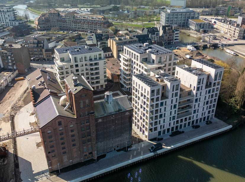 Ligging:  <br />
"Liv- De Molens" is een residentieel woonproject, gelegen langs de Leie en midden in een groot park te Deinze. Ontworpen met oog voor