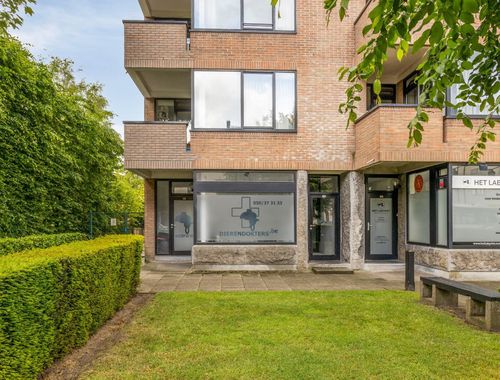                                         Handelsgelijkvloers te koop in Sint-Kruis, € 159.000
