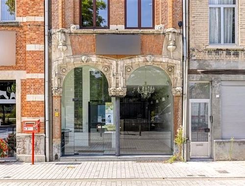                                         Rez-de-chaussée commercial à louer à Antwerpen, € 2.000
