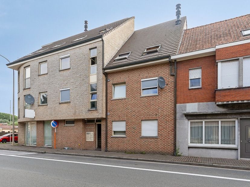 Het gaat over een gebouw met 10 appartementen en bijhorende garages gelegen in de centrumstraat 65 Olsene (Zulte).Momenteel zijn alle appartementen oo