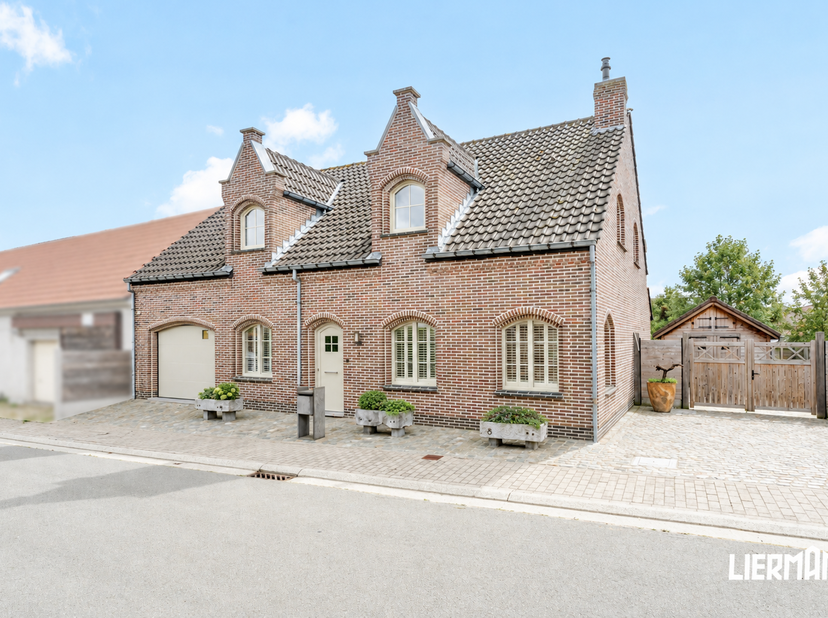 Huis te koop in Stuivenbergstraat 4,
                    9340 Wanzele