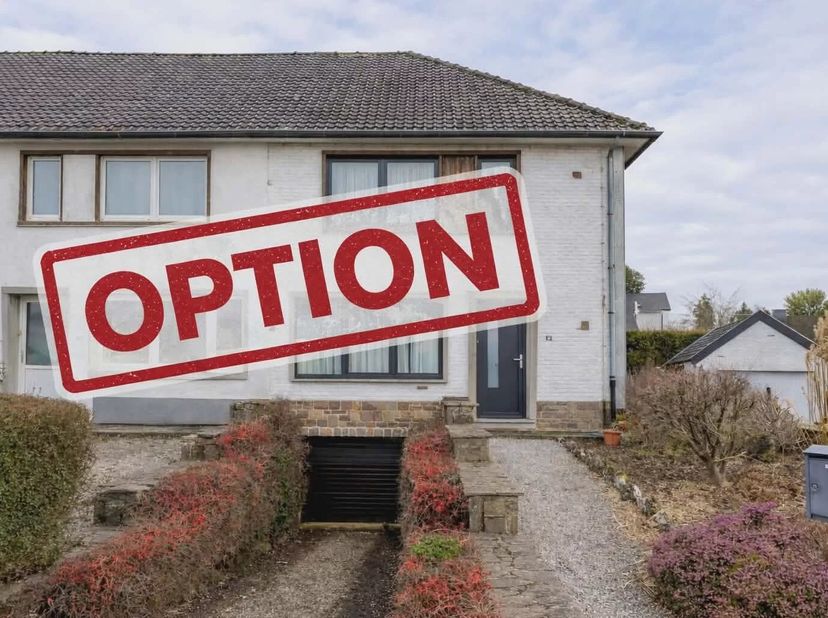 SOUS OPTION --- SOUS OPTION --- SOUS OPTION<br />
EBimmo vous propose cette charmante maison familiale idéalement située à côté du Parc St Roch à Cine