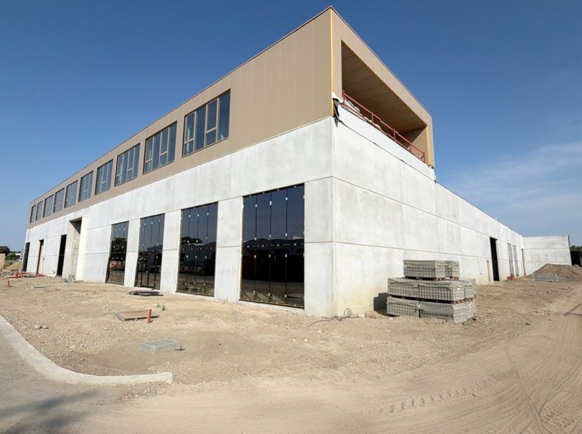 557,07m² nieuw te bouwen magazijn <br />
Ligging: op voormalige Martal site, aan N1 met vlotte verbinding naar stadsring R6 en E19<br />
<br />
Specif