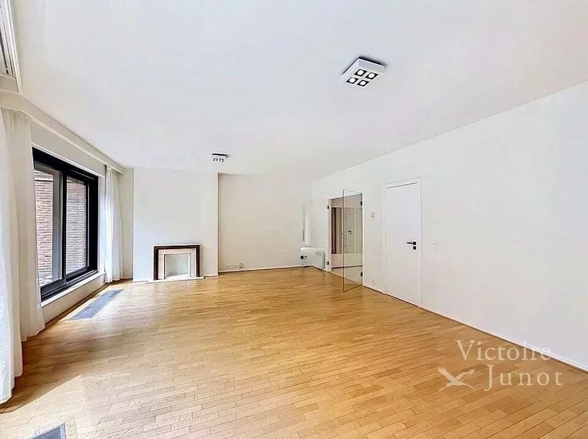 Appartement voorgesteld door Elisabeth du Chastel: elisabeth.duchastel@victoire.be - 0495 79 78 58<br />
Victoire Junot biedt u dit prachtige appartem