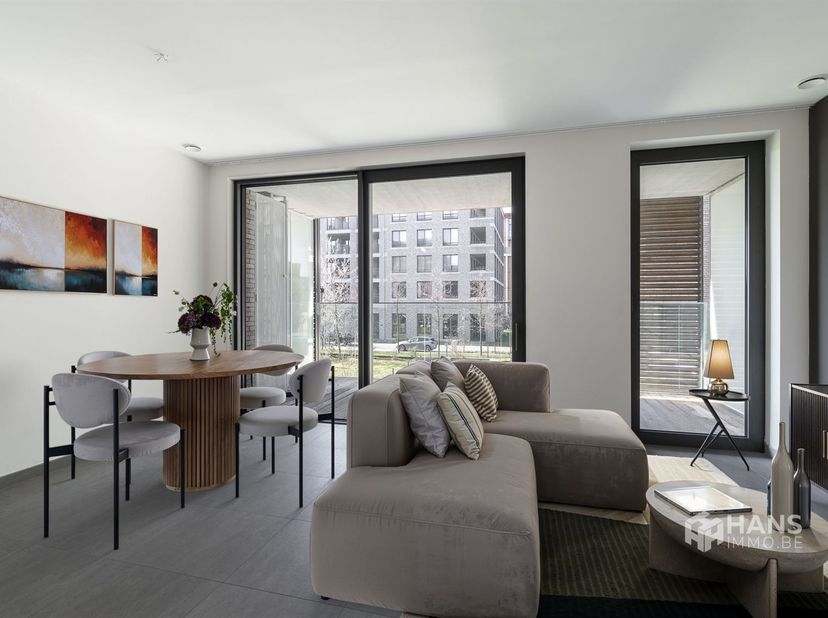 Vivre à Nieuwe Zuid, c'est vivre dans un nouveau quartier de la ville, où l'architecture, la verdure et la vie urbaine se côtoient harmonieusement. À