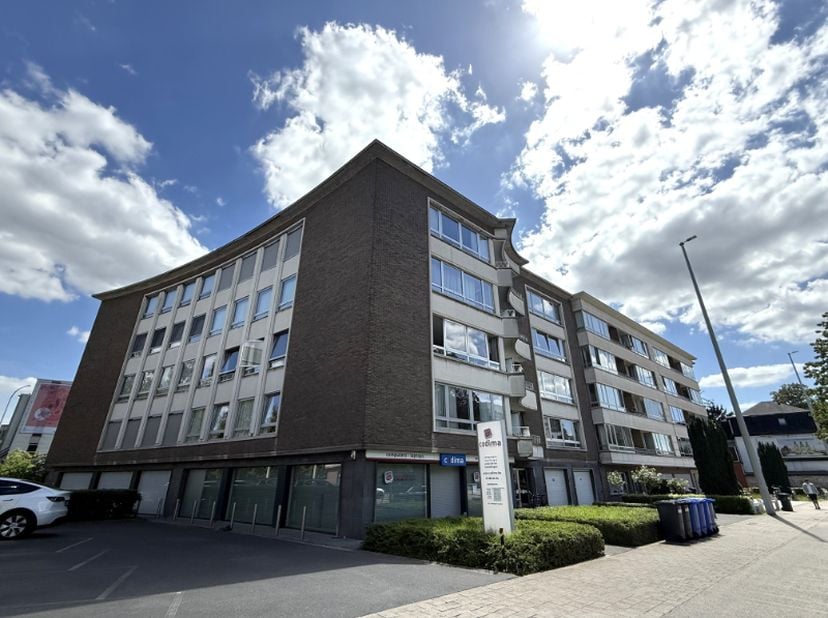 Appartement te koop in Kortrijksesteenweg 893,
                    9000 Gent