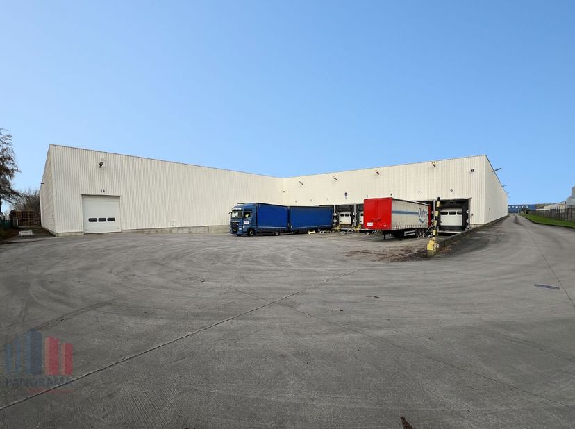 Entrepôt logistique fantastiquement situé avec une surface de 15.370 m² (divisible à partir de 6.270 m²) sur un site à 25.323 m² à louer dans la zone