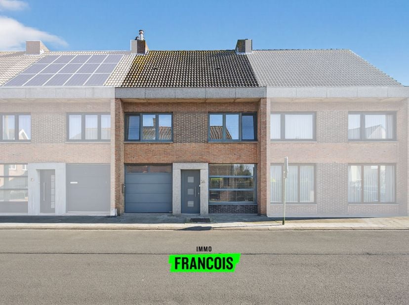 Cette maison soigneusement entretenue et entièrement prête à emménager se trouve dans un emplacement très favorable à Bredene. Le quartier est très ca