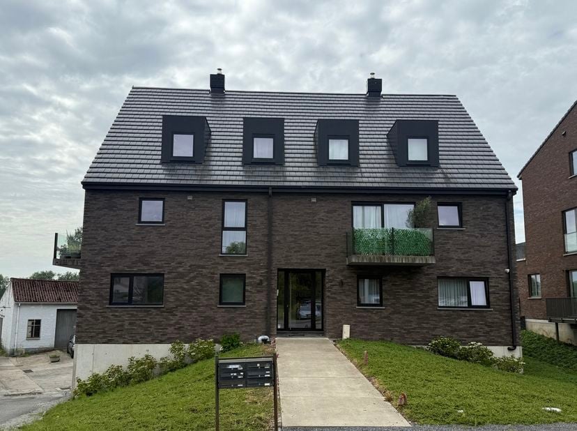 !Bezoeken kunnen uitsluitend worden aangevraagd via onze website: www.hetwoonburo.be. Klik bij het pand op 'Maak een afspraak'!<br />
Ninoofsesteenweg