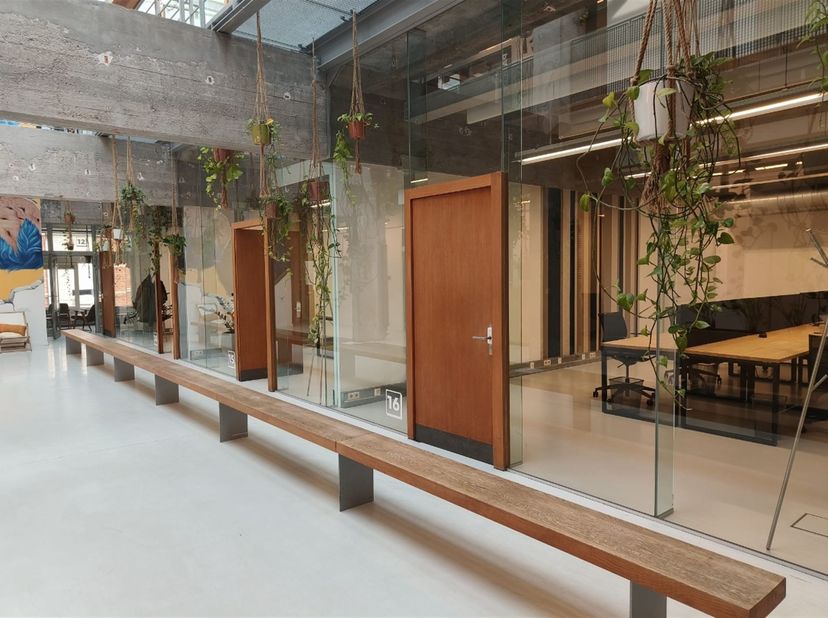 All inclusive co-working kantoorruimtes te huur!<br />
<br />
Ligging: De kantoorruimtes zijn gelegen op toplocatie in Merksem in de Koekenfabriek.<