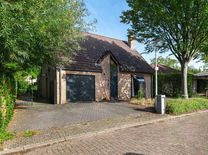 Huis te koop in Jozef de Veusterstraat 63,
                    2650 Edegem