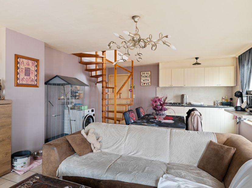 Duplex appartement met 2 slaapkamers (95 m²) in een halfopen bebouwing in hartje Scherpenheuvel.<br />
In het centrum van Scherpenheuvel, op wandelafs