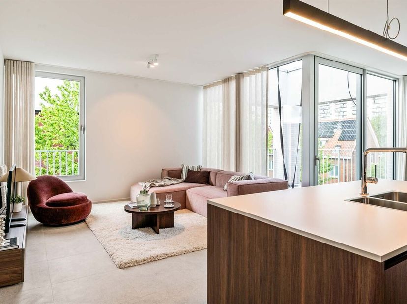Situé dans un cadre exceptionnel sur la rive gauche, ANNA est un projet immobilier contemporain où calme, verdure et dynamisme urbain se marient à la