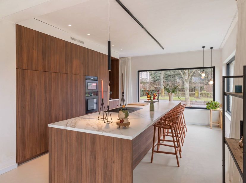 Op zoek naar de ultieme balans tussen rust, luxe en pure duurzaamheid? Deze high-end gerenoveerde woning (2025) aan de Riddermoerstraat 14 in Branst v