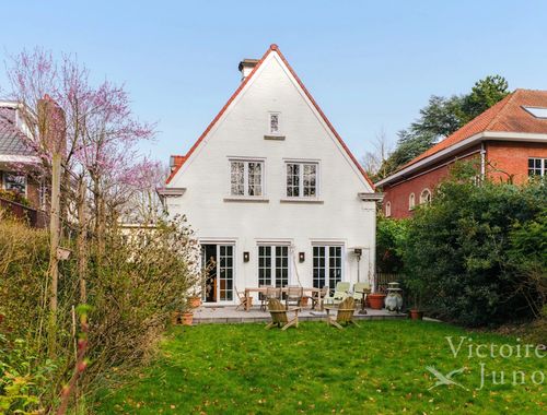                                         Villa à louer à Uccle, € 3.300
