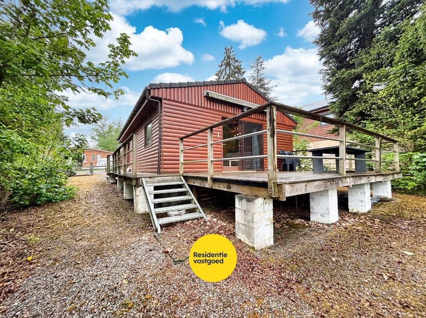 Charmante chalet in Barvaux, rustig gelegen te midden van groen en genietend van een prachtig vrij uitzicht op de omliggende natuur. Deze eigendom wer