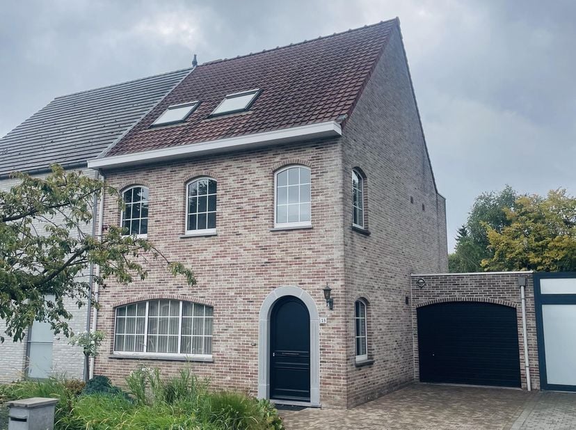 Huis te koop in Gust Hensstraat 25,
                    2300 Turnhout