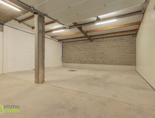                                         Magazijn zonder bureel te huur in Dendermonde, € 600

