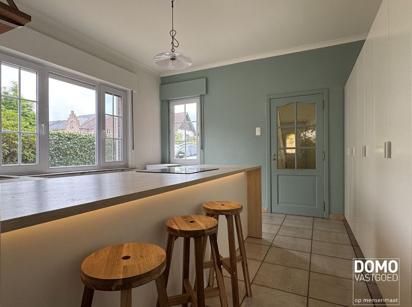 Heeft u interesse? Neem dan een kijkje op onze website www.domovastgoed.be of neem contact op via verhuur@domovastgoed.be.<br />
Deze charmante woning