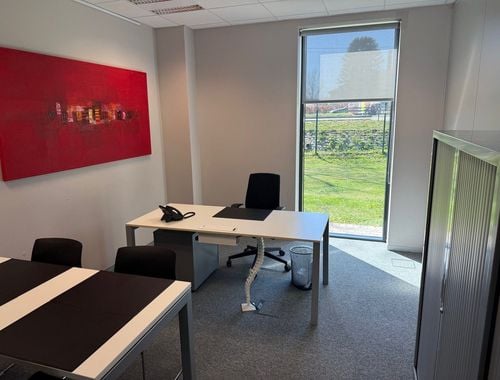                                         Bureaux à louer à Melle, € 895
