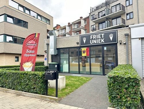                                         Handelsgelijkvloers te koop in Deurne, € 208.000
